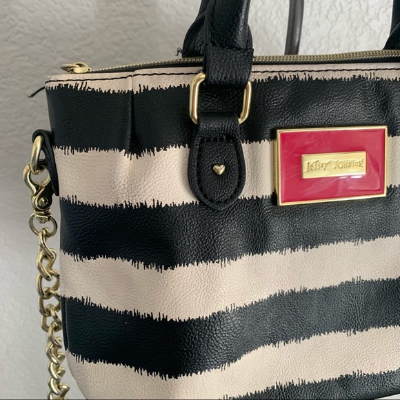 Betsey Johnson crossbody pinch satchel black & white stripe - Picture 3 of 10